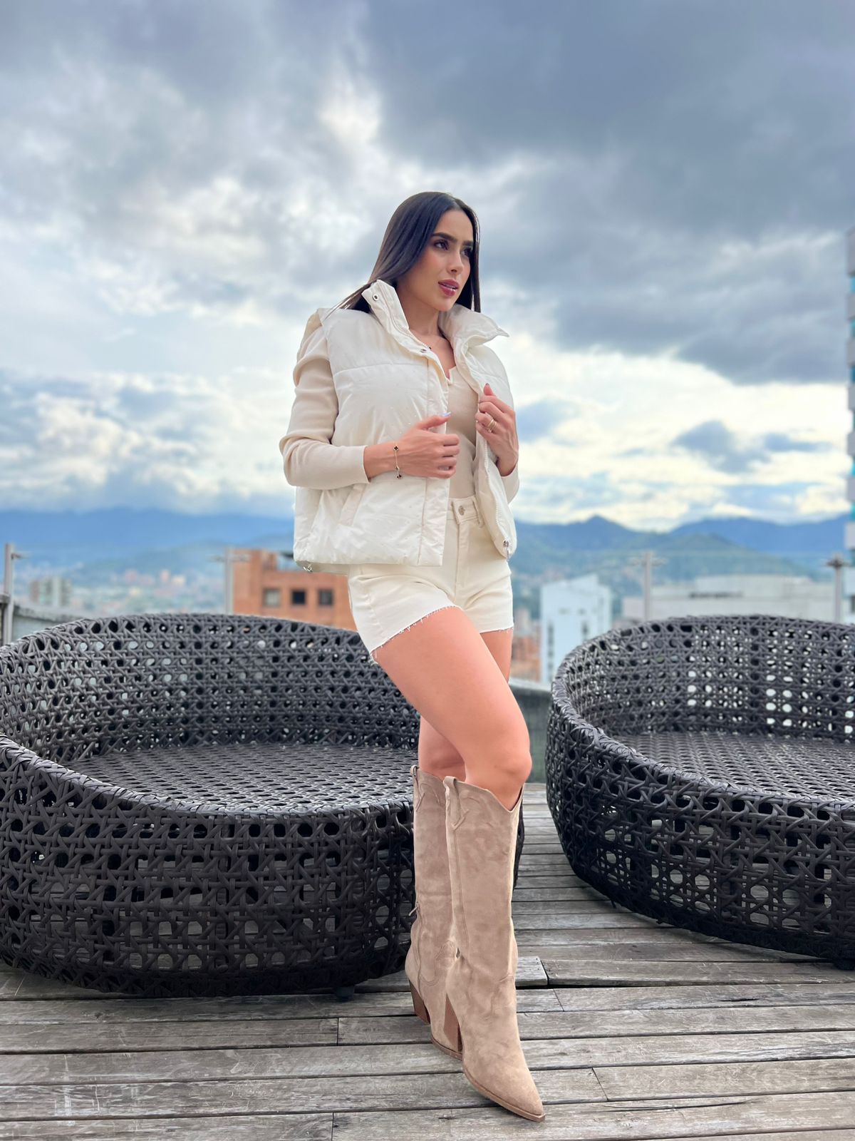 SHORT IVORY CHIC