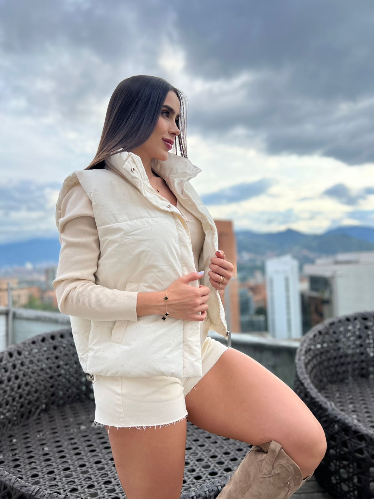 SHORT IVORY CHIC